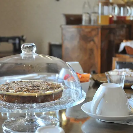 Al Diecisette Bed & Breakfast 2*